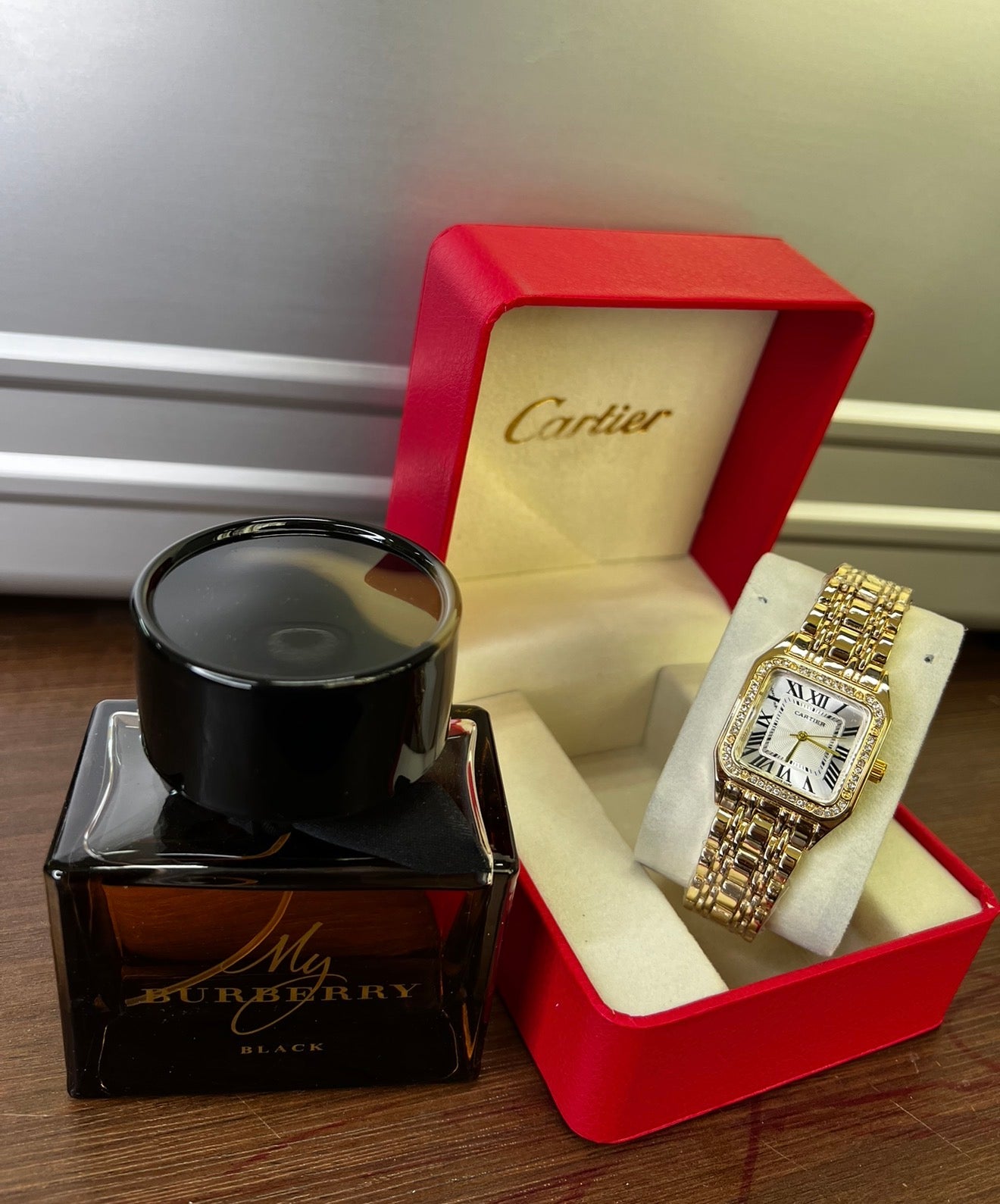 Combo Burberry Black + Reloj Cartier